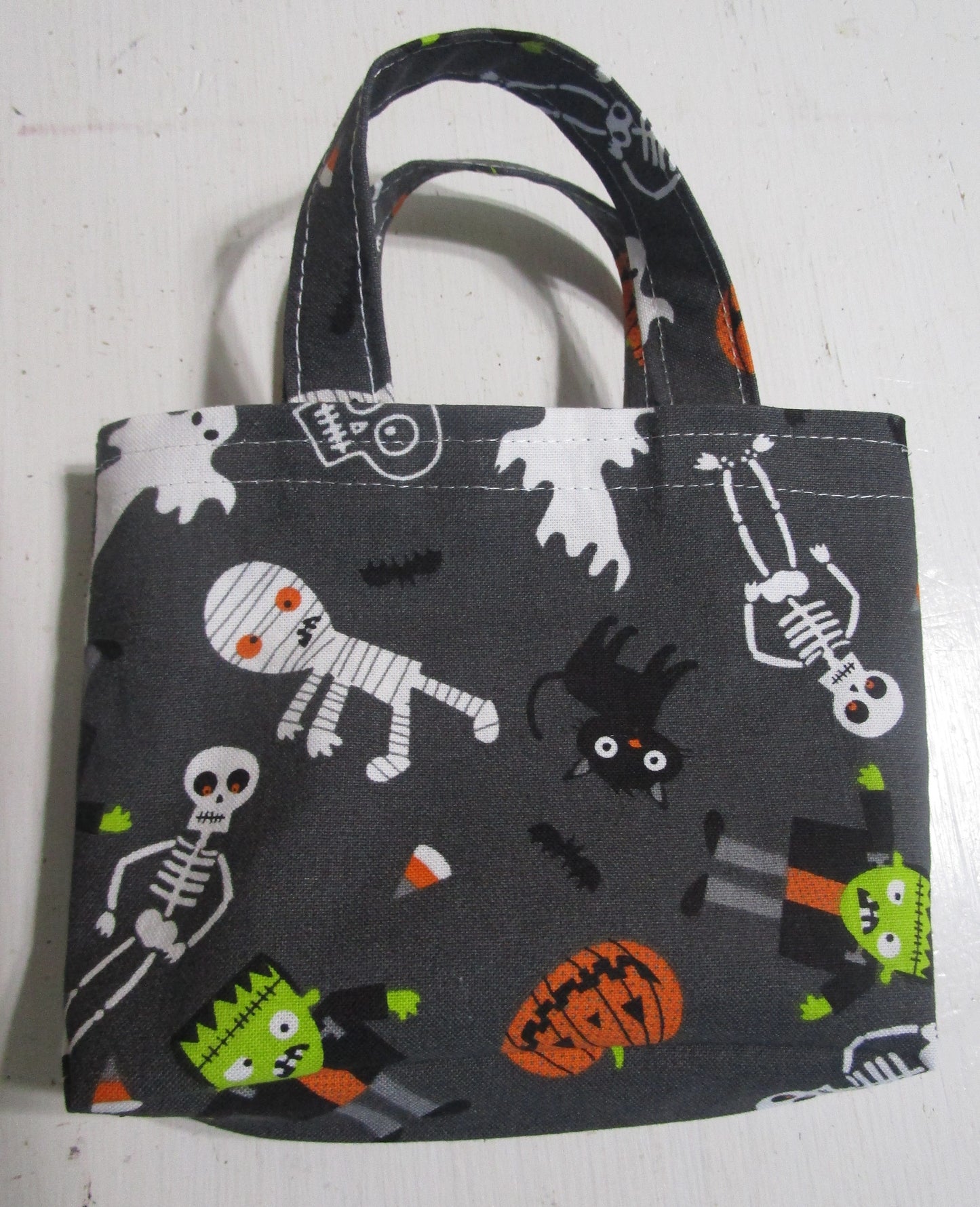 Grey Skeleton Halloween tote