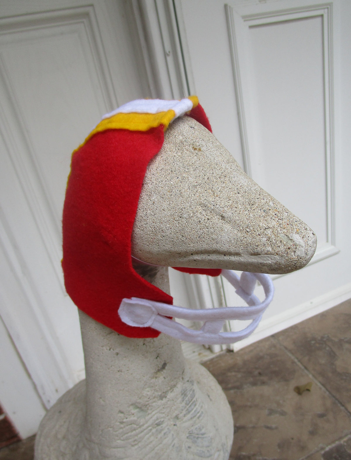 Helmet red, gold, white